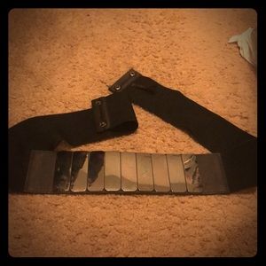 Metallic stretch belt